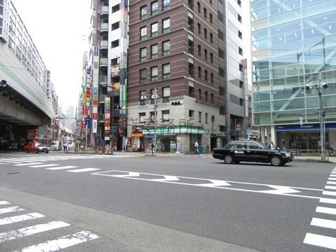 神田駅前 交差点