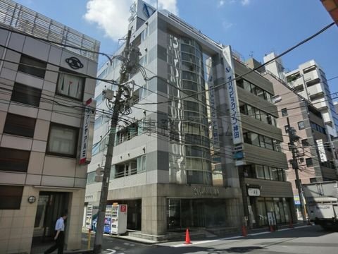 オフィスビルの多いこのエリアにビジネスホテルが点在します