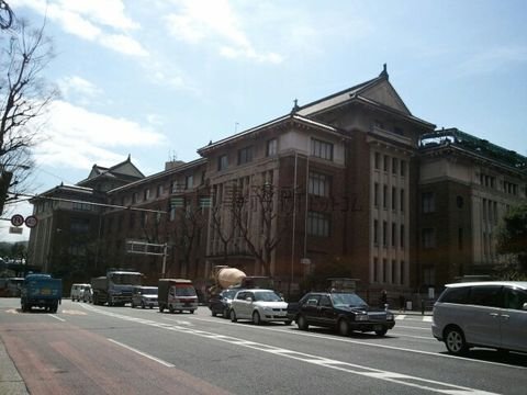 九段会館、重厚な外観で歴史を感じさせてくれます。