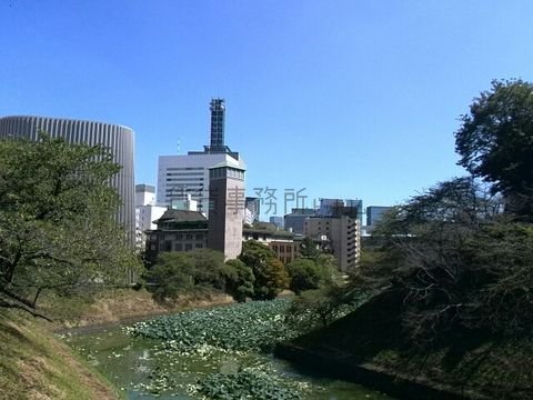 北の丸公園から望む九段会館