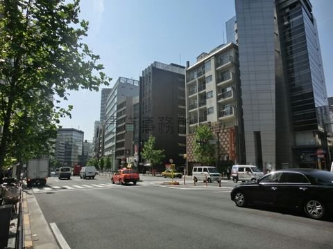 新宿通りの麹町四丁目交差点付近、四谷方向です