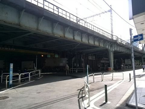 水道橋駅のガード下です
