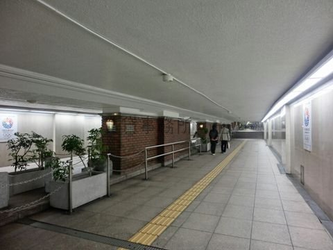 東銀座駅と銀座駅をつなぐ地下道です
