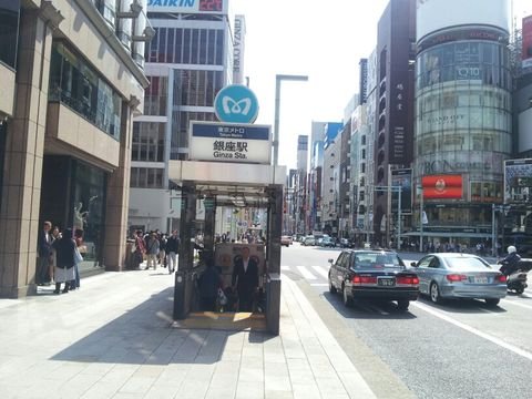 銀座駅A 8番出入り口付近
