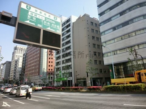 永代通り、門前仲町駅方面