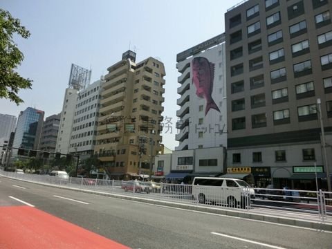 築地市場へと続きます
