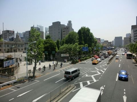 築地駅前、本願寺方面