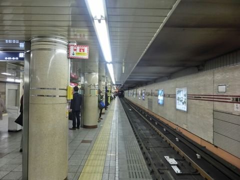 銀座線「三越前駅」日本橋方面のホームです