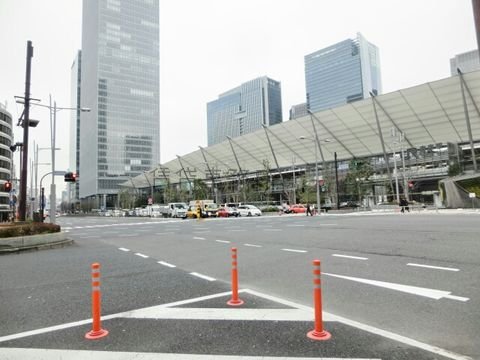 八重洲中央口前 交差点