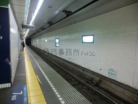 千代田線表参道駅代々木公園駅方面ホームです