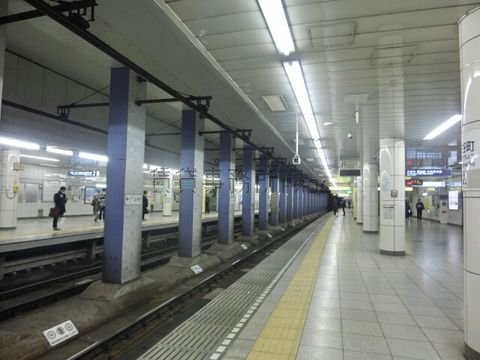日比谷線神谷町駅ホームです