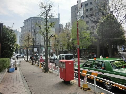 神谷町駅4b出口前の神谷町交差点方向