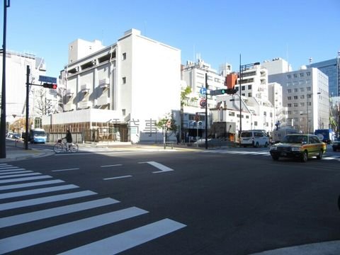 西新橋二丁目南 交差点