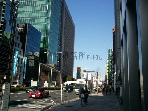 青山通り永田町方面です。