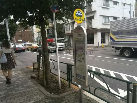 港区コミュニティバス　南青山六丁目バス停