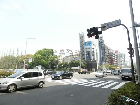 青山2丁目 交差点
