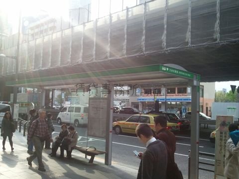 六本木駅前バス停渋谷方面行き