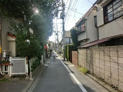 早稲田通りから二本入った路地