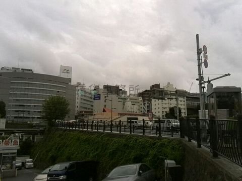 駅前の市ヶ谷橋

