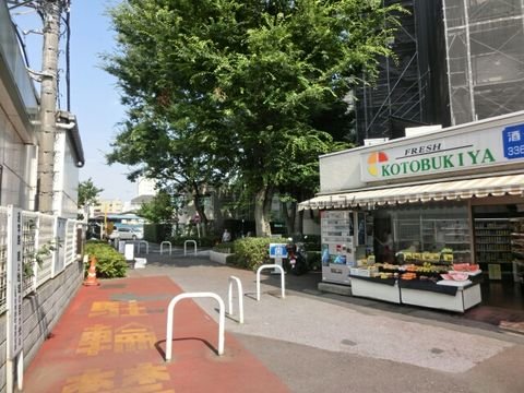 駅周辺は緑に溢れております