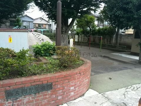 左門町信号の近くの公園
