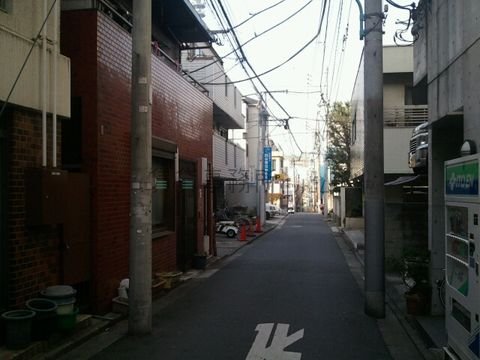 三栄通りからの裏路地