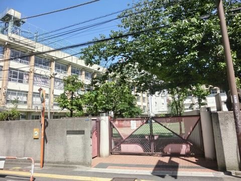 区立戸塚第二小学校、正門です