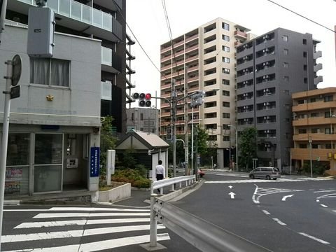 早稲田通り沿いには交番もあります