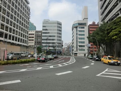大木戸門から見た新宿通り