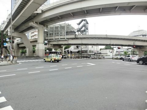 西新宿四丁目 交差点