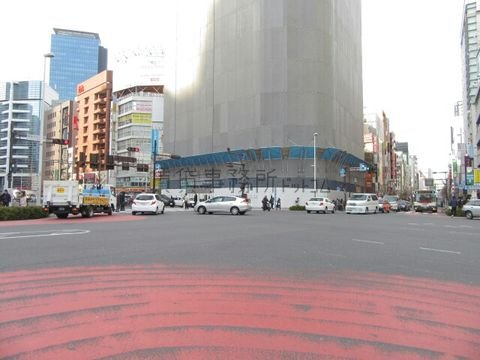 新宿大ガード西 交差点