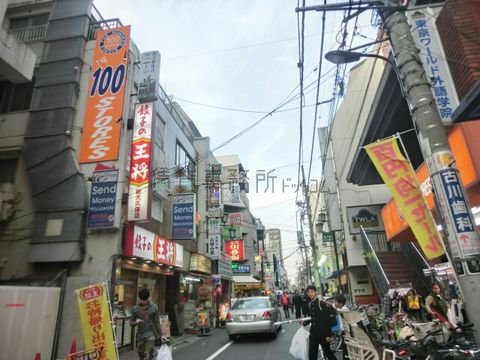 新大久保駅付近の商店街
