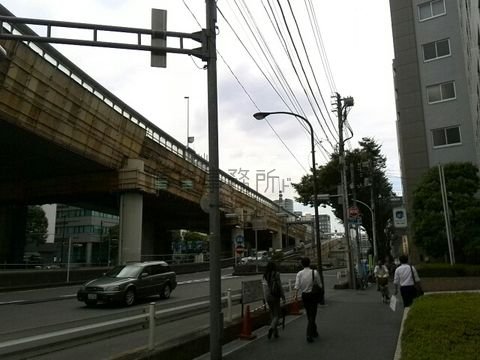 首都高速沿い