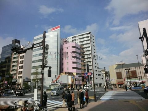春日通りと本郷通り交差点の東京大学方面