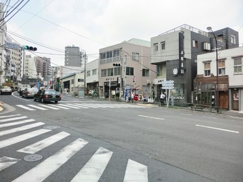 湯島天神入口 交差点