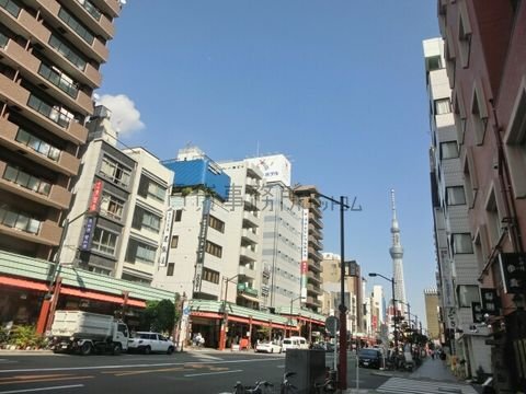 事務所だけでなく、マンションも多いエリアです