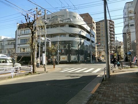 根岸四丁目 交差点