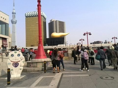 写真撮影する人で賑わいます
