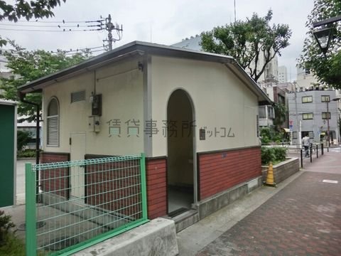錦糸堀公園内に公衆トイレがあります