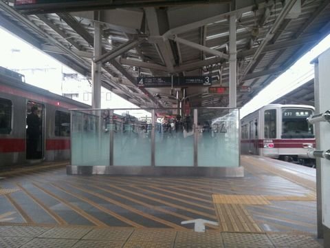 中目黒駅ホーム　日比谷線方面と渋谷方面があります