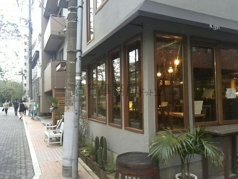 目黒川沿いはオシャレなお店が多く点在します