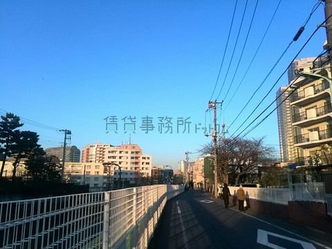 ２丁目路地から六本木ヒルズが視認出来ます
