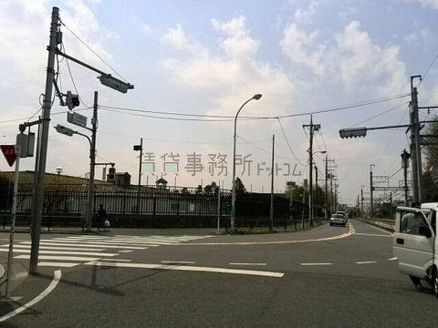 駅周辺は落ち着いた環境です