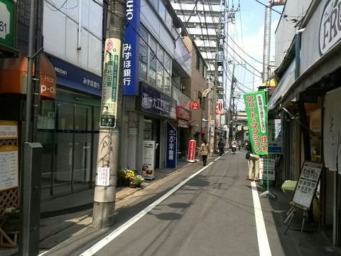 代田橋駅北口の商店街