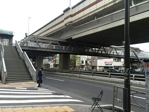 代田橋駅付近甲州街道に架かる歩道橋