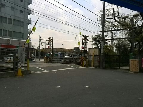 代田橋駅前の踏切