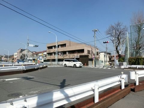 北沢中前 交差点