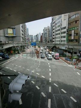 明治通り　東急南口付近陸橋付近
並木橋方向