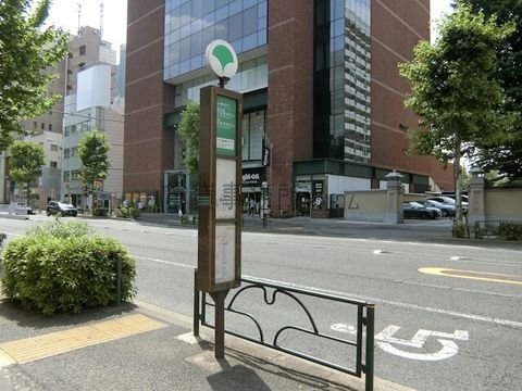 バス停 (神宮前六丁目)