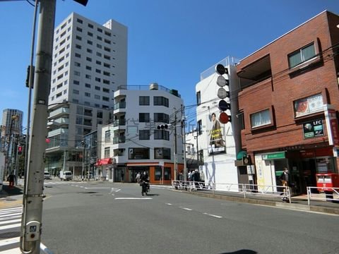 代官山駅入口 交差点